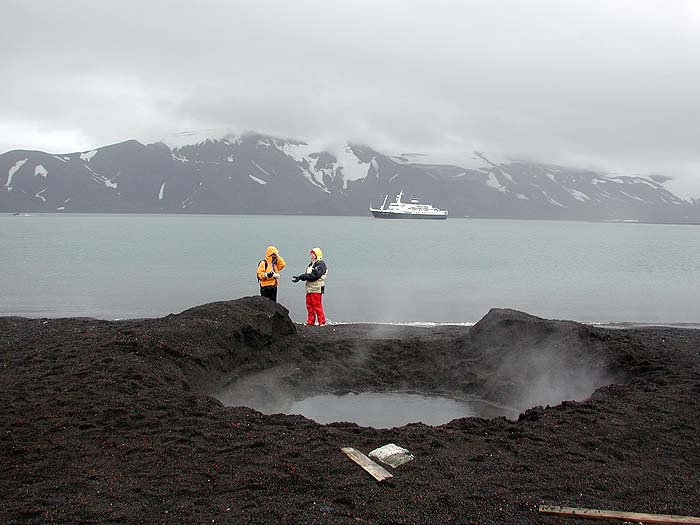 AN0203SM136_Caldera_Deception_Is.jpg [&copy; Last Frontiers Ltd]