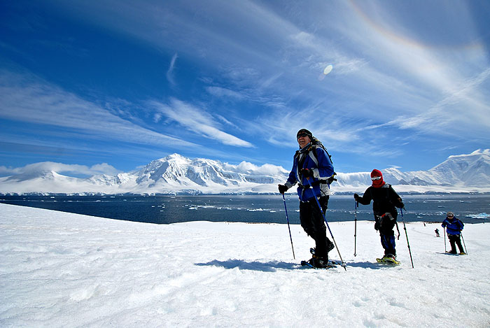 AQ10AD01_antarctic-dream-camping-kiko-guzman-1.jpg [&copy; Last Frontiers Ltd]