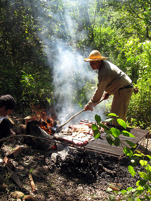 AR0411OF070_puerto-bemberg-asado.jpg [&copy; Last Frontiers Ltd]