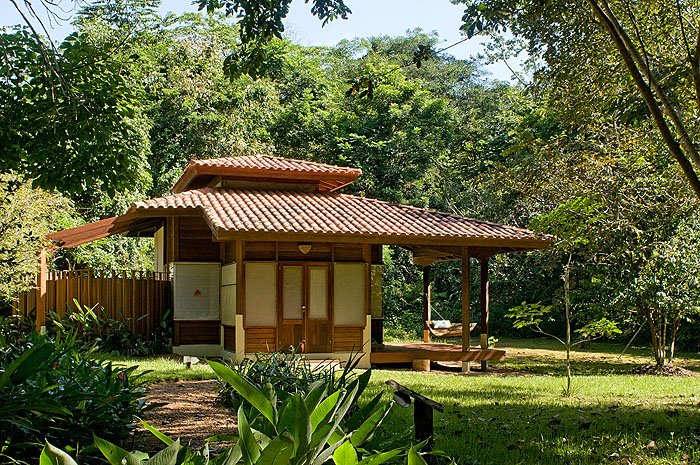 BR13CL02_cristalino-bungalow-outside-view-by-luis-gomes.jpg [&copy; Last Frontiers Ltd]