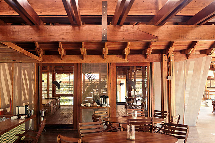 BR13CL05_cristalino-bar-and-restaurant-by-samuel-melim-(c).jpg [&copy; Last Frontiers Ltd]