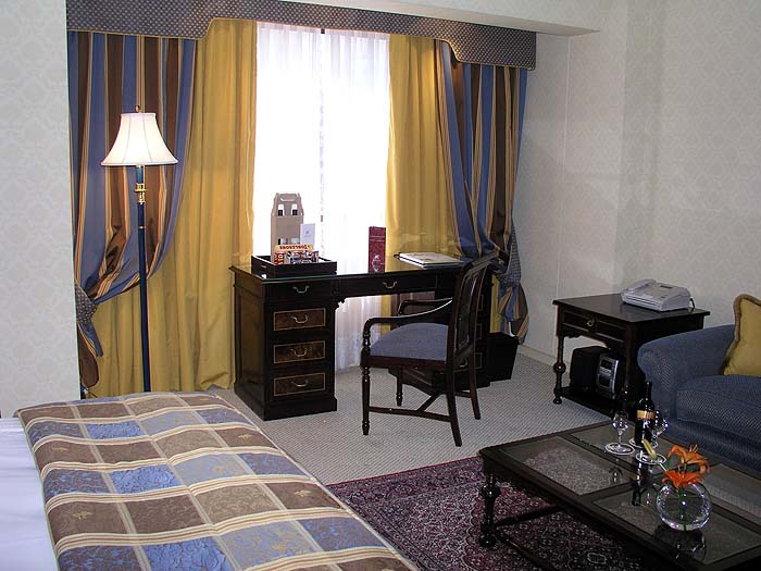 CH0806RB016_parkplaza.jpg [&copy; Last Frontiers Ltd]