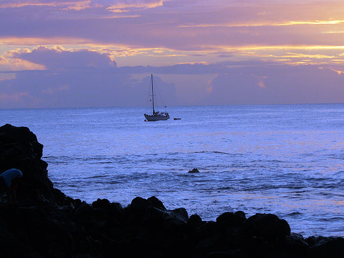 CL0311CB319_rapa-nui-sunset.jpg [&copy; Last Frontiers Ltd]