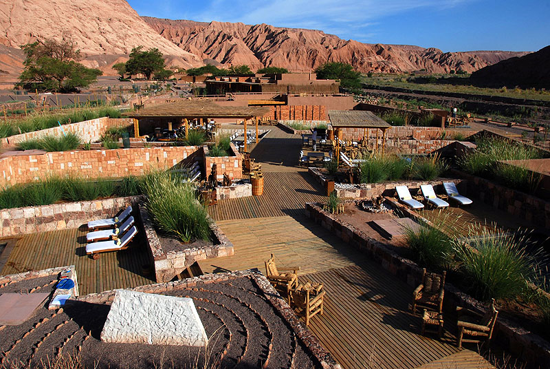 CL08AA03_alto-atacama-pool-area.jpg [&copy; Last Frontiers Ltd]