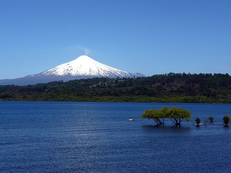 CL1016NL305_pucon-villarica-volcano.jpg [&copy; Last Frontiers Ltd]