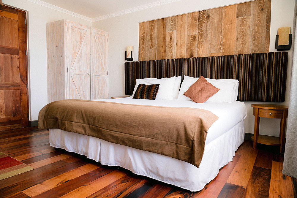 CL19CB09_casablanca-bcw-bedroom.jpg [&copy; Last Frontiers Ltd]