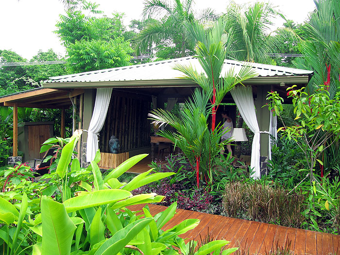 CR0513OF383_casa-chameleon-reception.jpg [&copy; Last Frontiers Ltd]