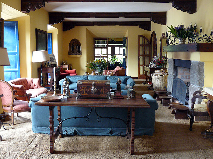 EC0310SM058_zuleta-sitting-room.jpg [&copy; Last Frontiers Ltd]