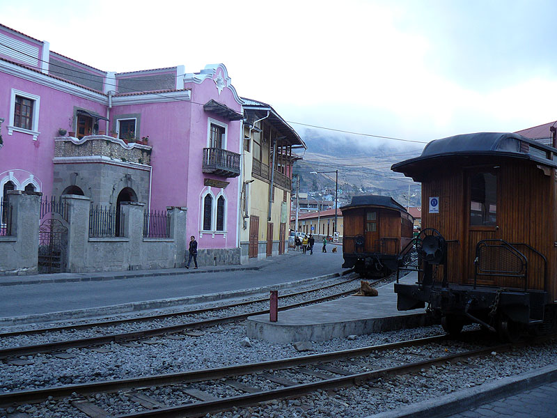 EC0917NL0659_alausi.jpg [&copy; Last Frontiers Ltd]