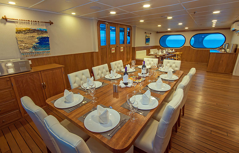 GP0516TT014_tip-top-II-dining-room.jpg [&copy; Last Frontiers Ltd]