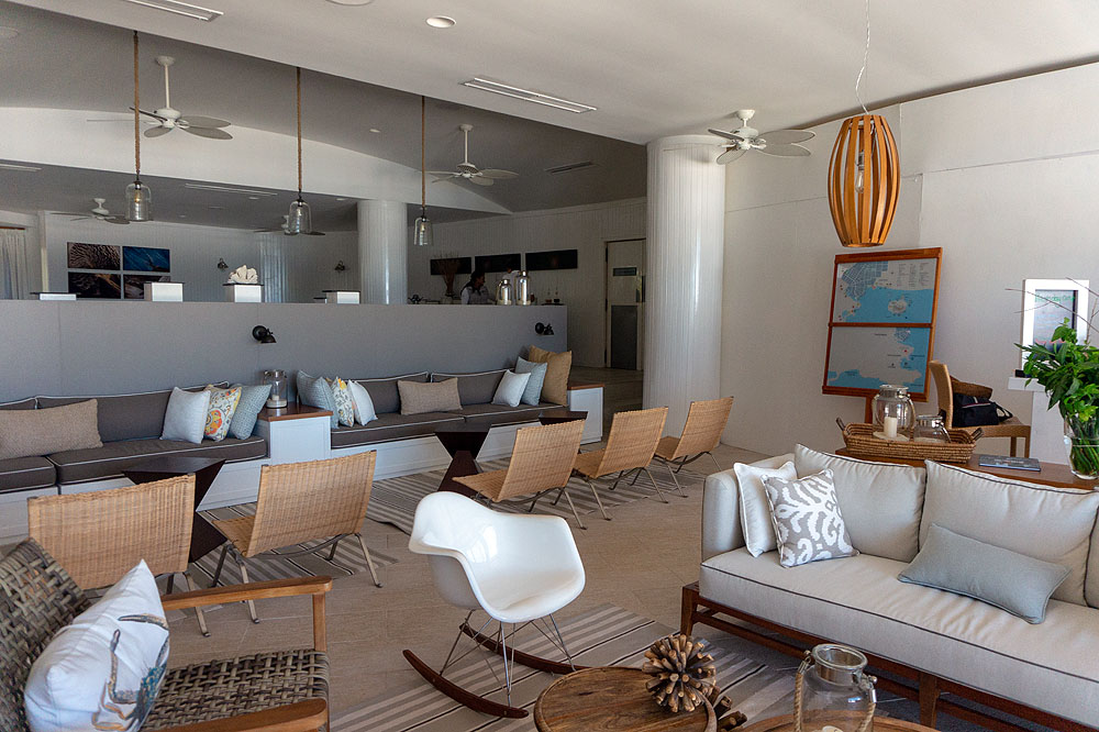 GP1018HG291_finch-bay-restaurant-lounge.jpg [&copy; Last Frontiers Ltd]