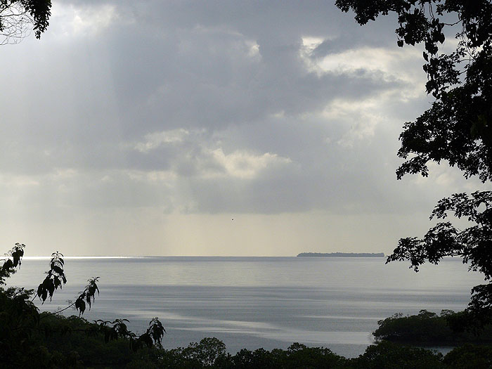 PA0508SM448_tranquilo-bay.jpg [&copy; Last Frontiers Ltd]
