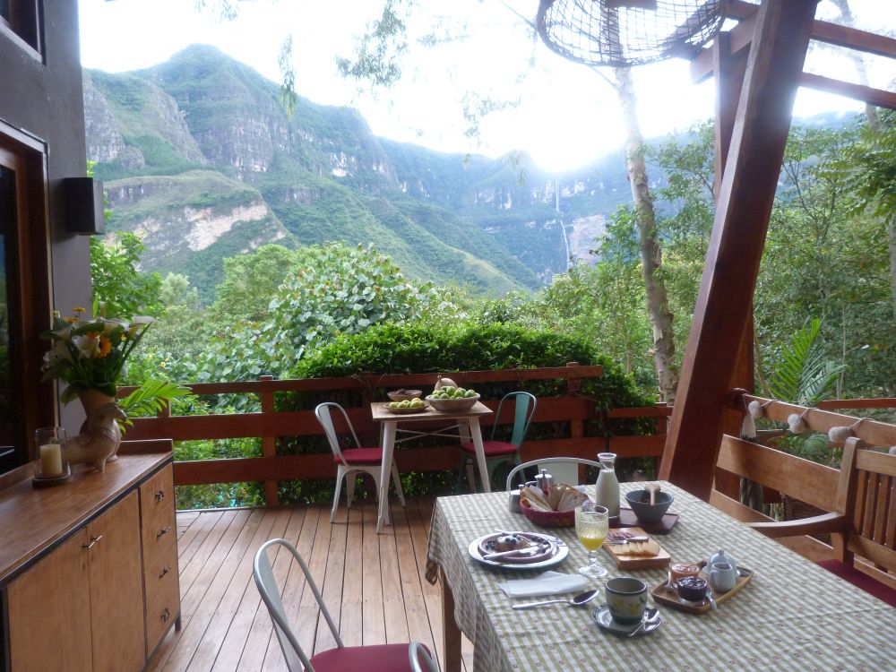 PE2506PC179_cocachimba-gocta-natura-outdoor-dining-falls-view.jpg [&copy; Last Frontiers Ltd]